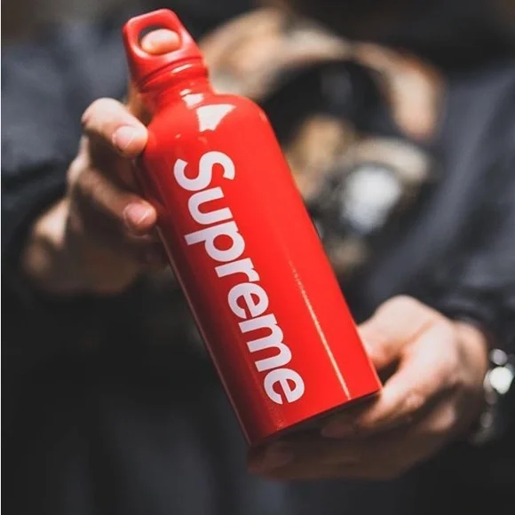 New Deadstock Supreme SIGG Traveller .6L Water Bottle Red Box Logo - Picture 1 of 5